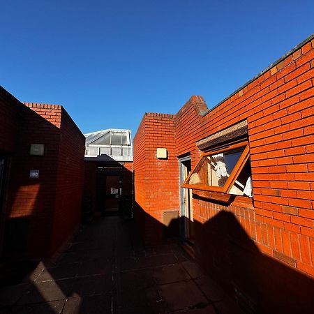 Two-Bedroom Flat Close To Uni & Shopping Center With Free Parking Coventry Esterno foto